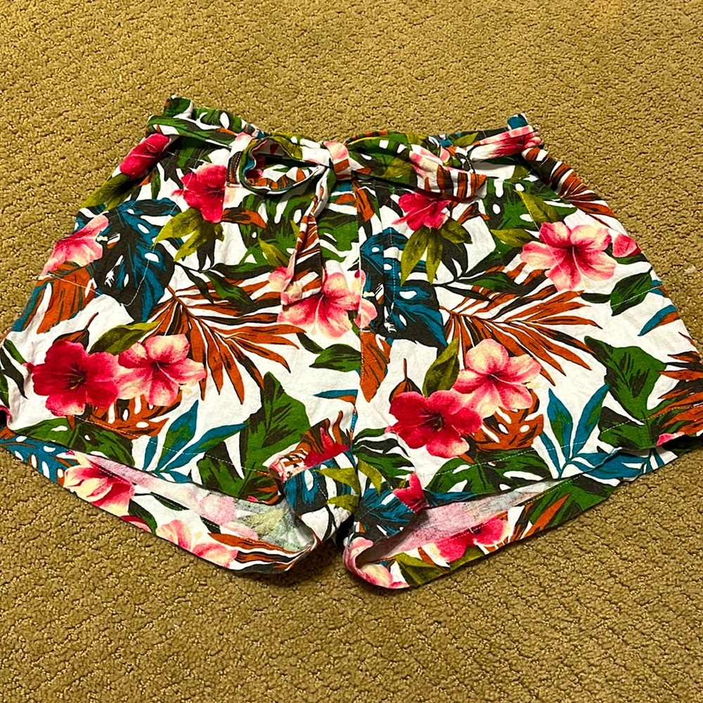 Floral Fabric Women’s Tie Shorts Size Medium